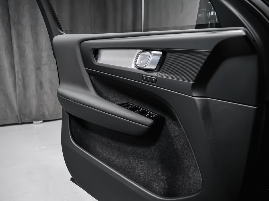 2022 Volvo XC40 T4 MOMENTUM CLIMATE-9