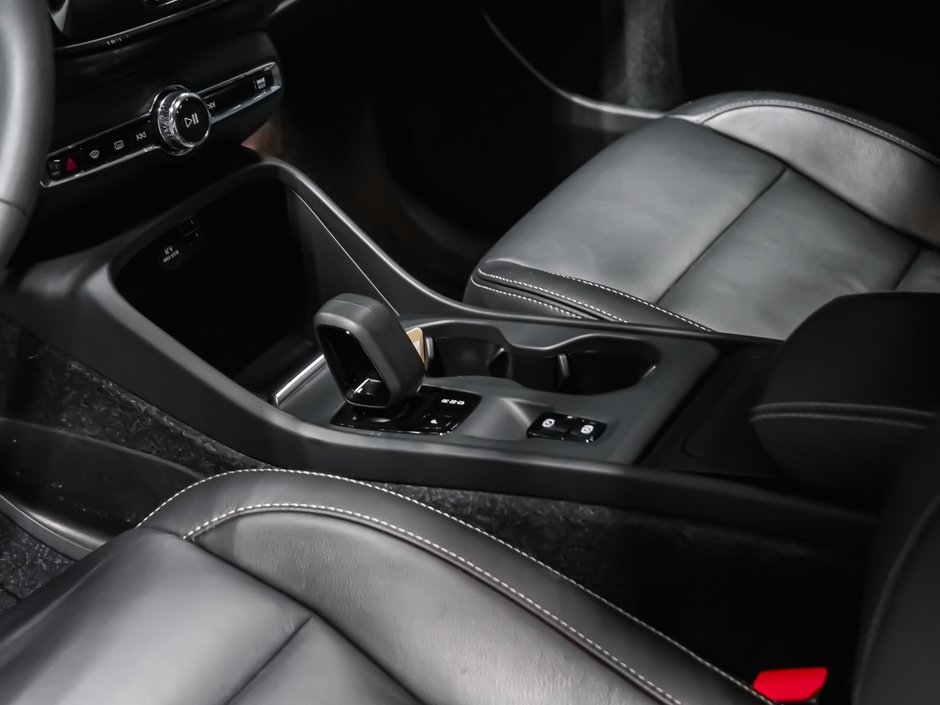 2022 Volvo XC40 T4 MOMENTUM CLIMATE-6