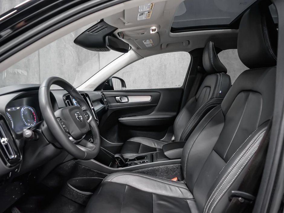 2022 Volvo XC40 T4 MOMENTUM CLIMATE-10