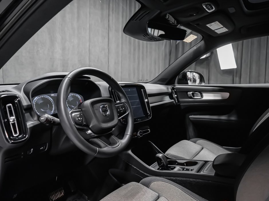 2022 Volvo XC40 T4 MOMENTUM PREMIUM-5