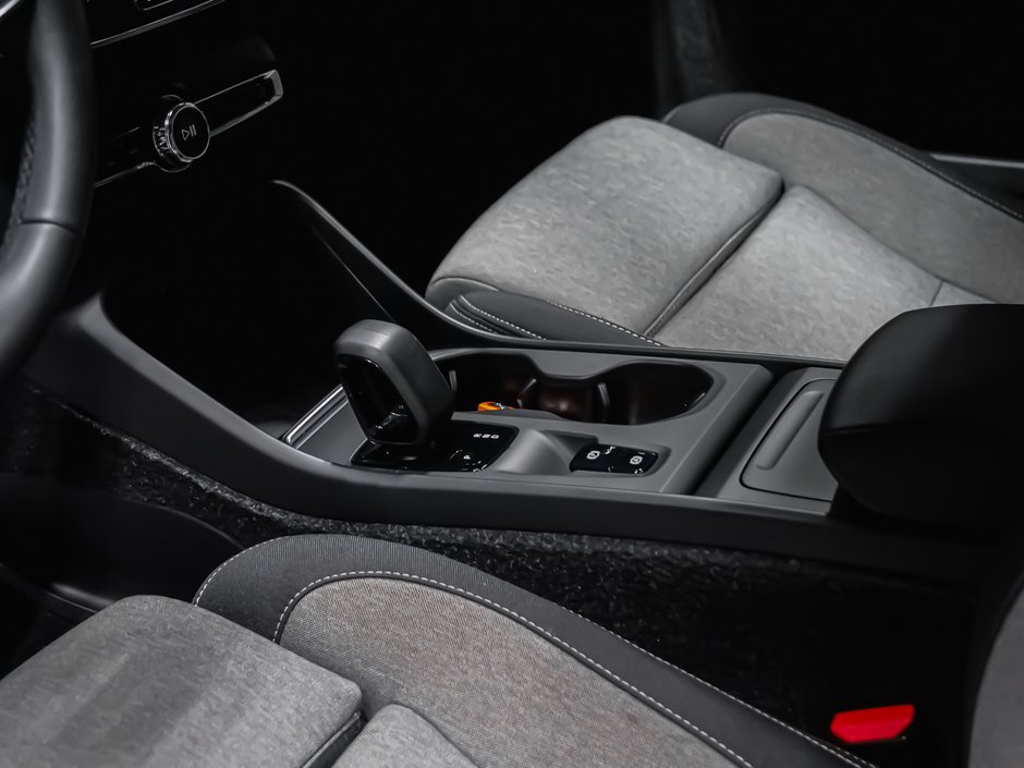 2022 Volvo XC40 T4 MOMENTUM PREMIUM-6