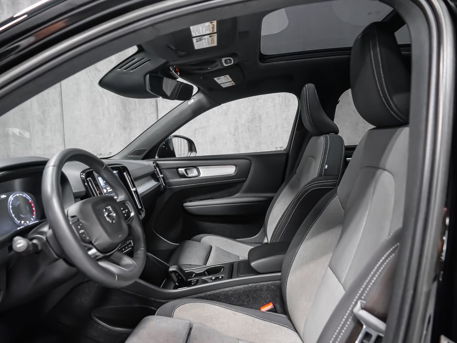 2022 Volvo XC40 T4 MOMENTUM PREMIUM-10