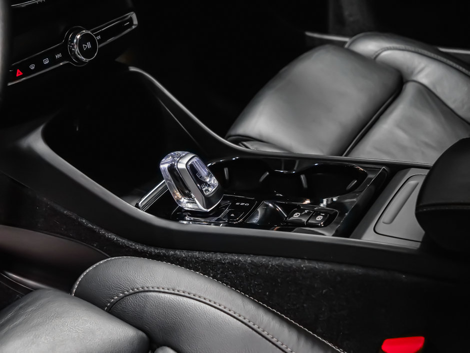 Volvo XC40 B5 PLUS DARK WITH CLIMATE POLESTAR 2023-9