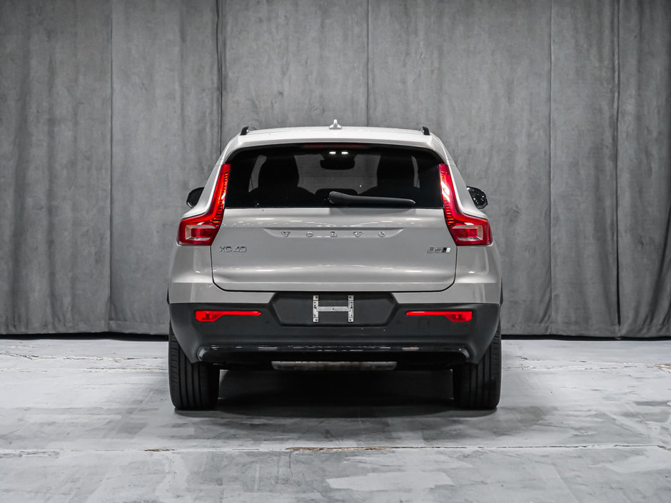 Volvo XC40 Plus Dark Theme 2023-3