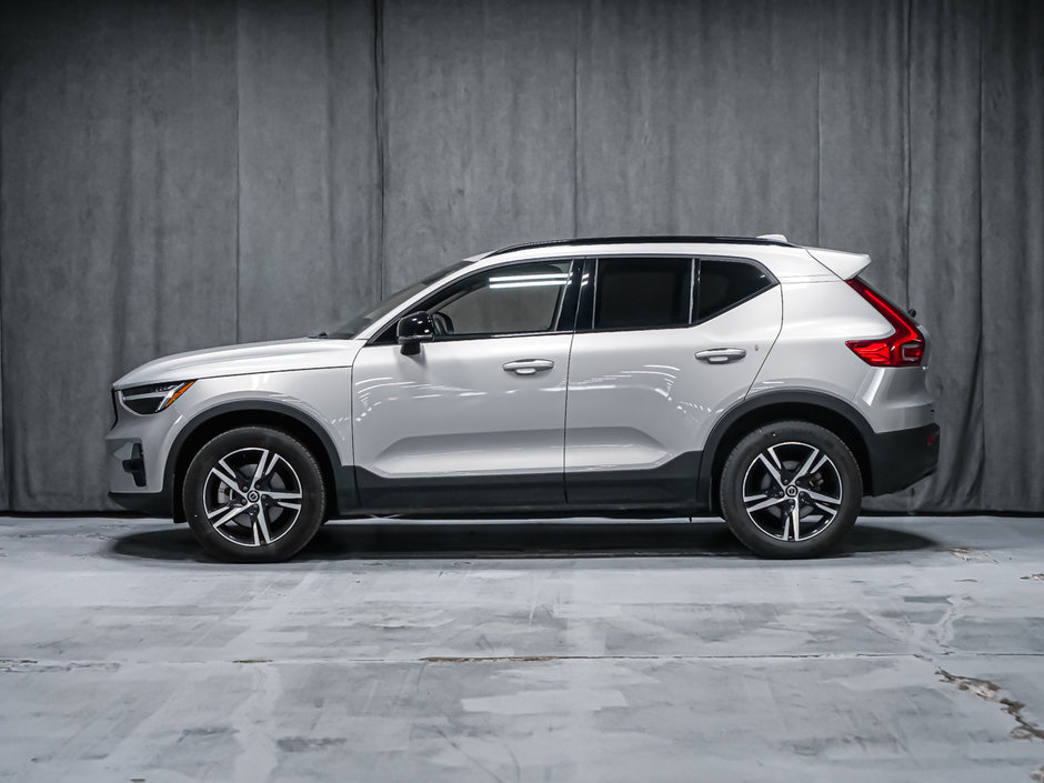 Volvo XC40 Plus Dark Theme 2023-1