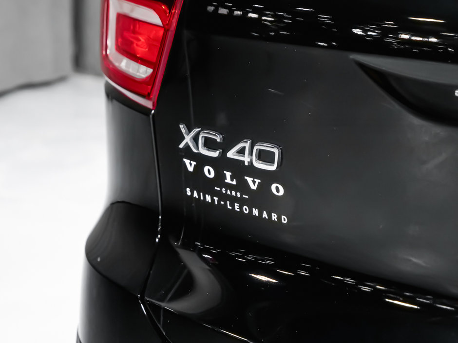 Volvo XC40 B5 PLUS DARK CLIMATE 2023-9