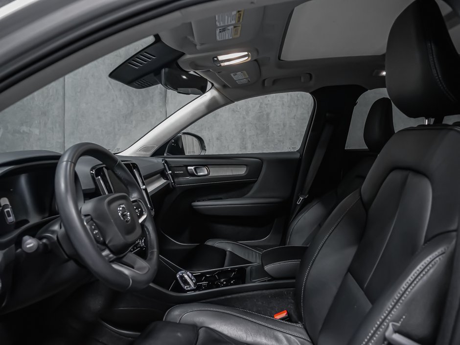 Volvo XC40 B5 ULTIMATE DARK 2023-9