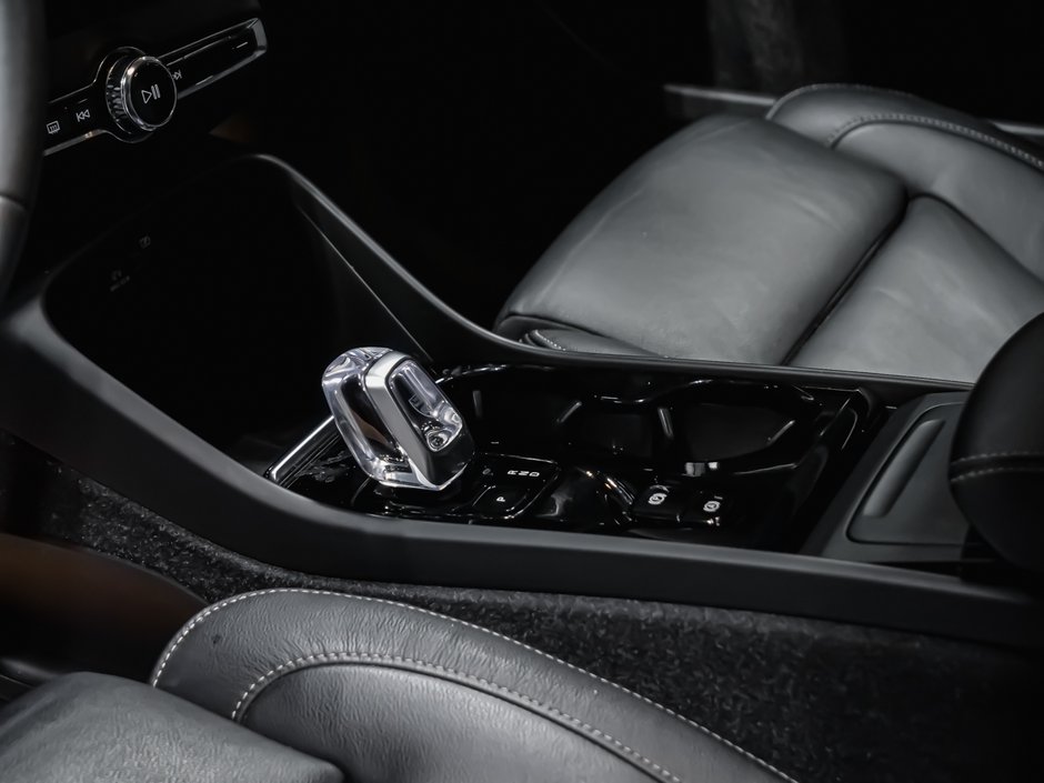 Volvo XC40 B5 ULTIMATE DARK 2023-7