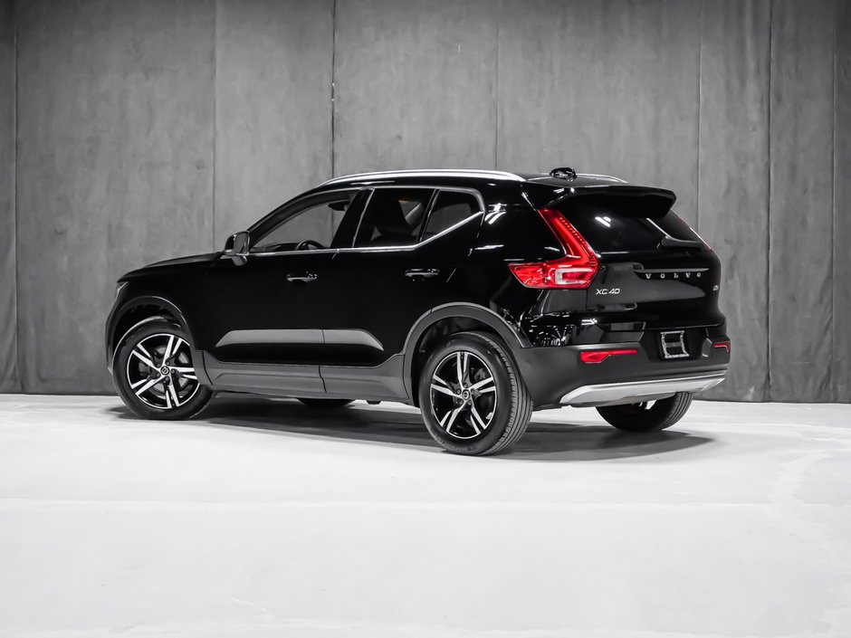 2023 Volvo XC40 B5 PLUS DARK-3