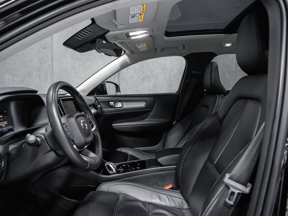 2023 Volvo XC40 B5 PLUS DARK-11