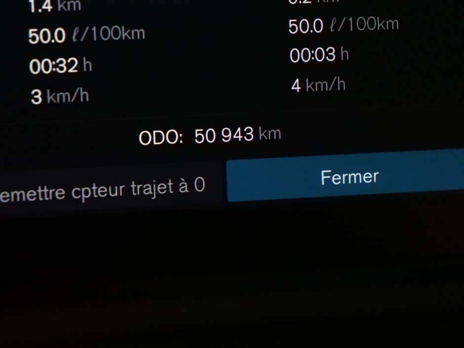 2023 Volvo XC40 B5 PLUS DARK-10