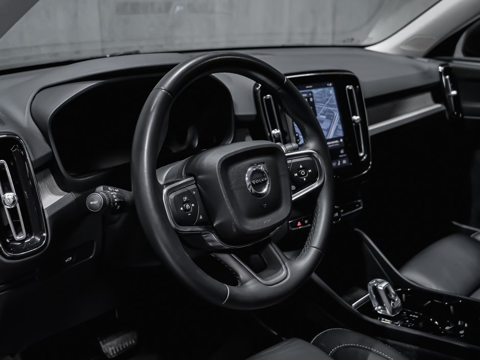 2023 Volvo XC40 B5 PLUS DARK-7