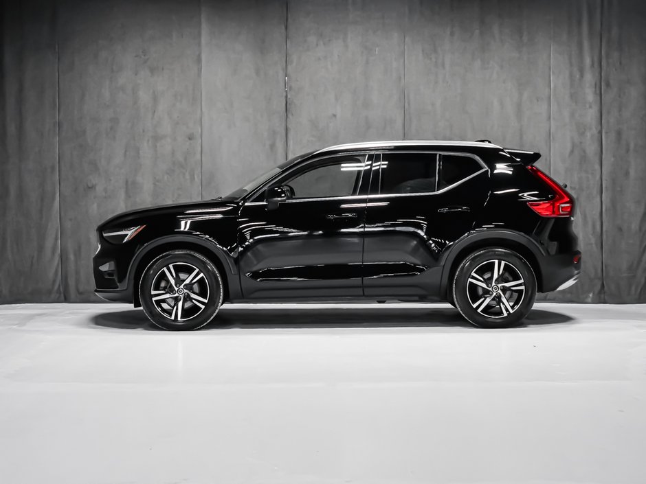 2023 Volvo XC40 B5 PLUS DARK-2