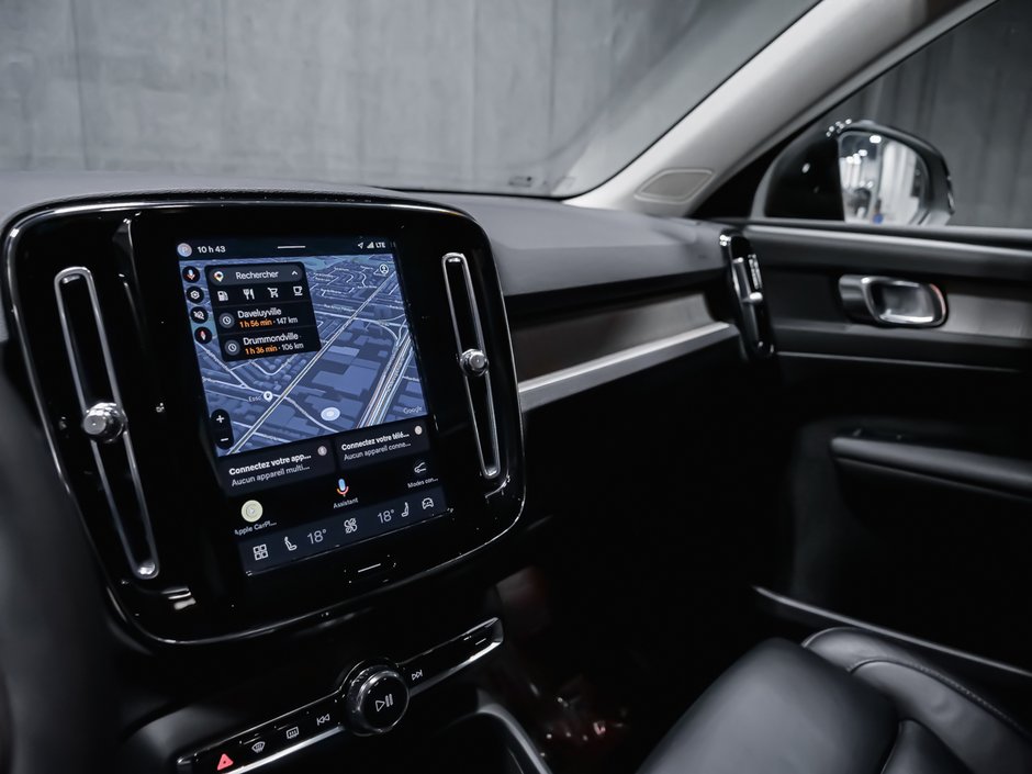 2023 Volvo XC40 B5 PLUS DARK-9