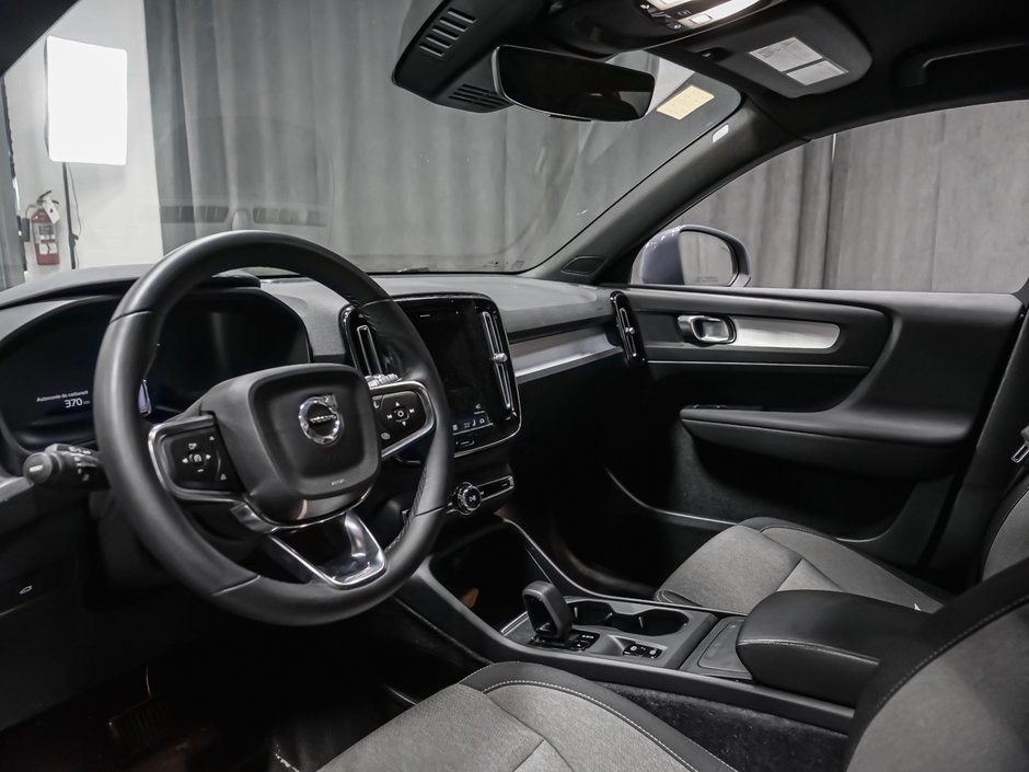 2023 Volvo XC40 B5 CORE AWD-1
