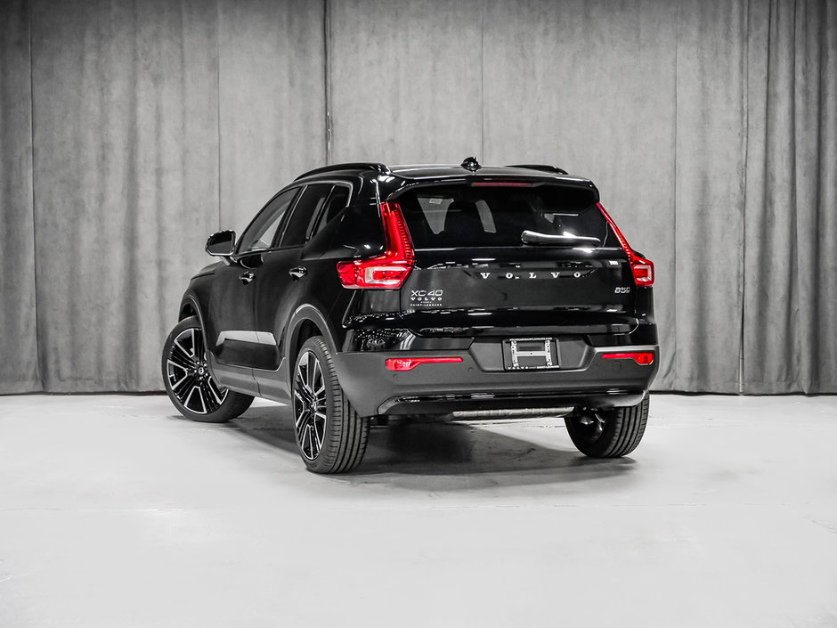 2024 Volvo XC40 ULTIMATE DARK THEME V24004 Volvo Cars Saint