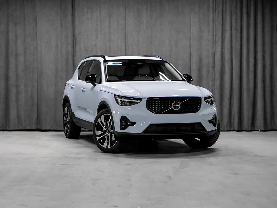 2024 Volvo XC40 PLUS DARK THEME V24007 Volvo Cars SaintLéonard in