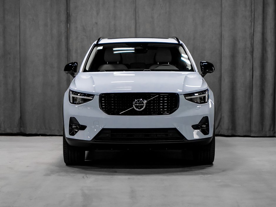 2024 Volvo XC40 PLUS DARK THEME V24007 Volvo Cars SaintLéonard in