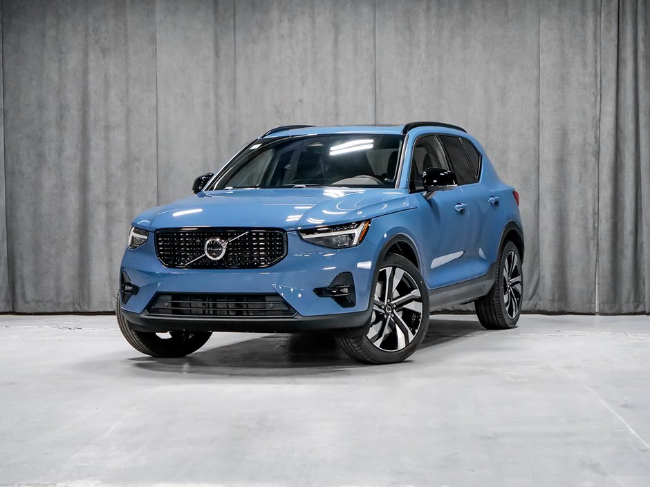 2024 Volvo XC40 PLUS DARK THEME V24008 Volvo Cars SaintLéonard in