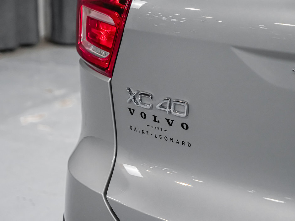 2024 Volvo XC40 B5 CORE CLIMATE-9