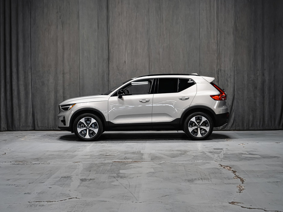 2024 Volvo XC40 B5 PLUS DARK CLIMATE-1