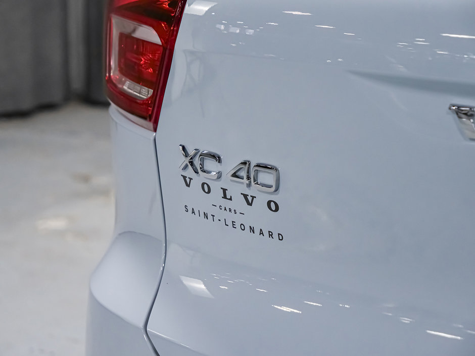 2024 Volvo XC40 B5 PLUS DARK CLIMATE-9