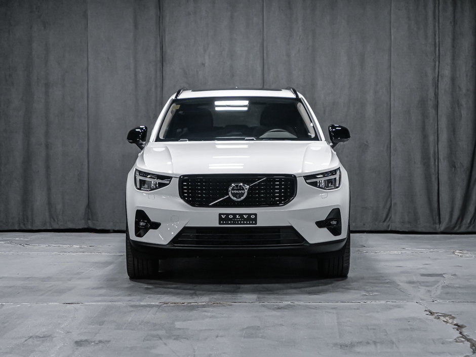 2024 Volvo XC40 PLUS DARK-7