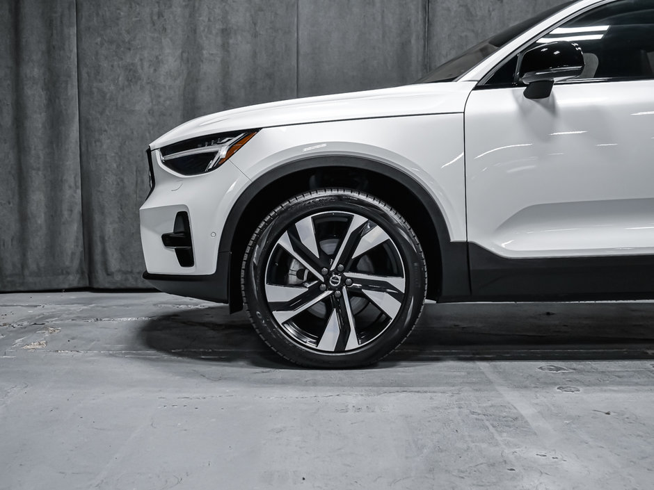 2024 Volvo XC40 PLUS DARK-8