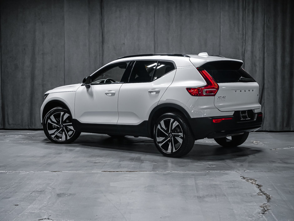 2024 Volvo XC40 PLUS DARK-2