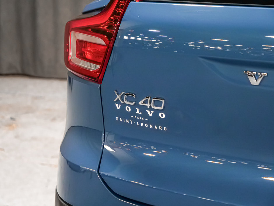 Volvo XC40 CORE 2024-9