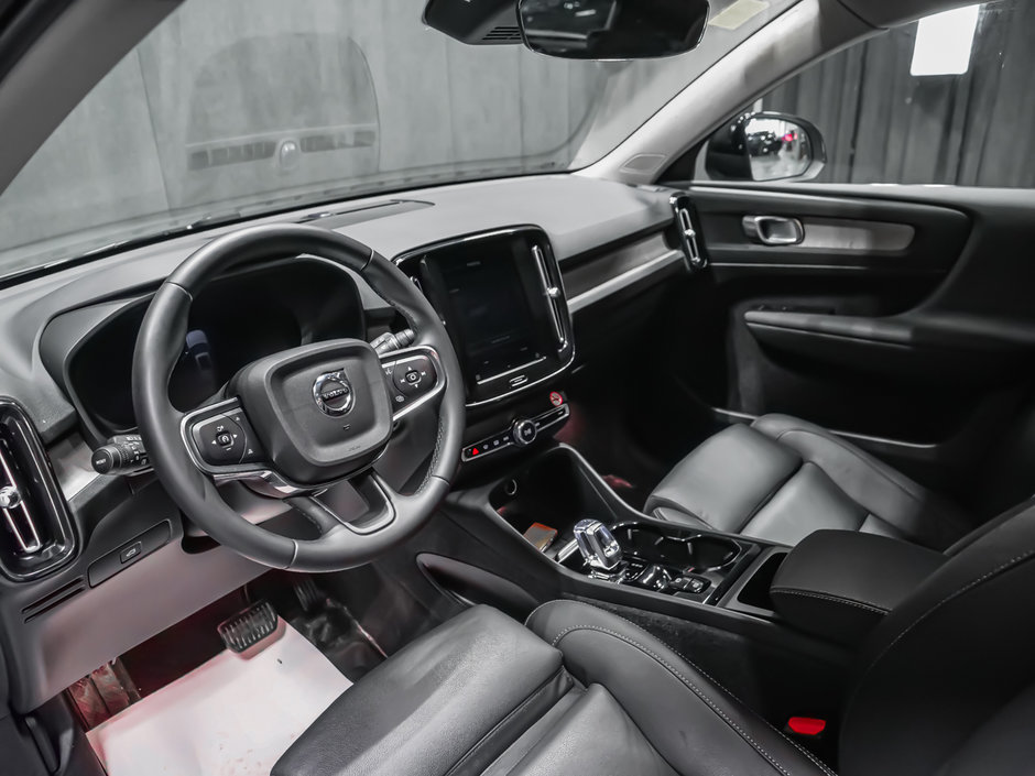 2024 Volvo XC40 B5 PLUS DARK CLIMATE-6