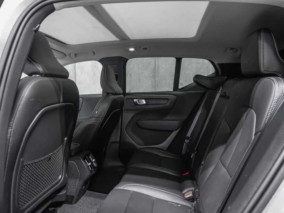 2024 Volvo XC40 B5 PLUS DARK CLIMATE-11