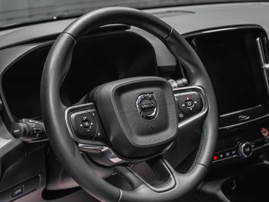 2024 Volvo XC40 B5 PLUS DARK CLIMATE-7
