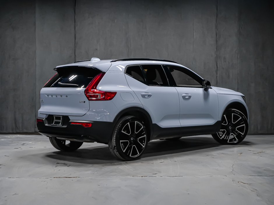 Volvo XC40 B5 ULTIMATE DARK 2024-2