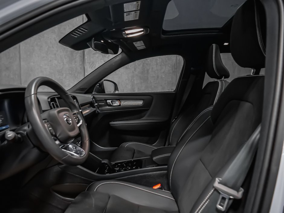 Volvo XC40 B5 ULTIMATE DARK 2024-11