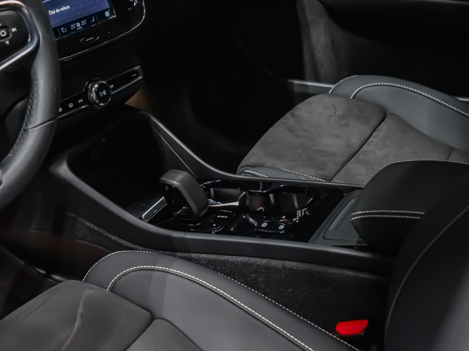 Volvo XC40 B5 ULTIMATE DARK 2024-7