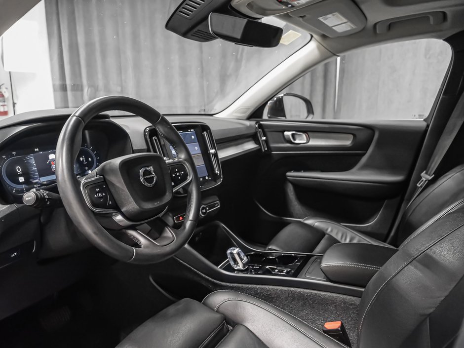 2024 Volvo XC40 B5 PLUS BRIGHT-1