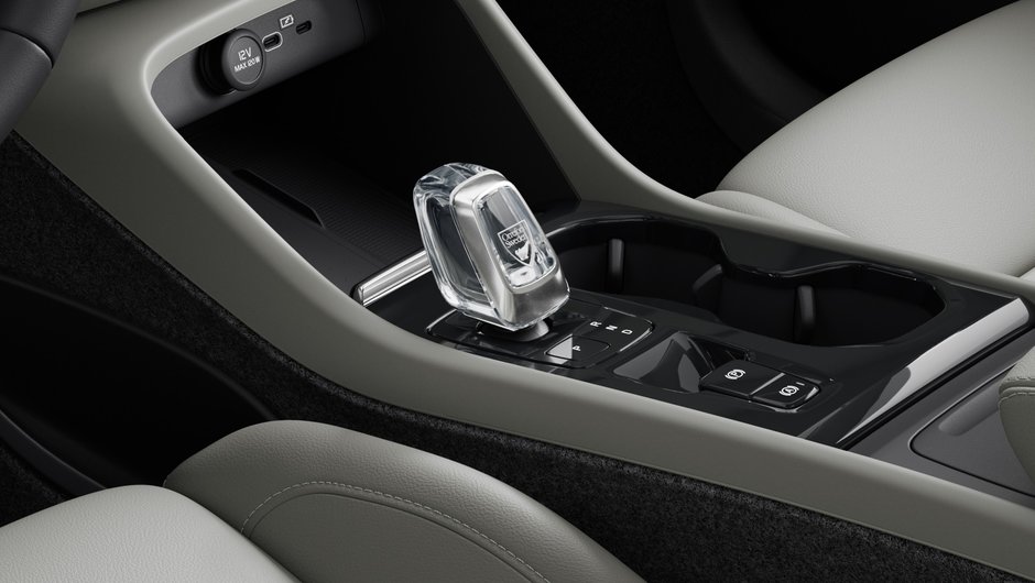 Volvo XC40 Plus Dark 2025-8