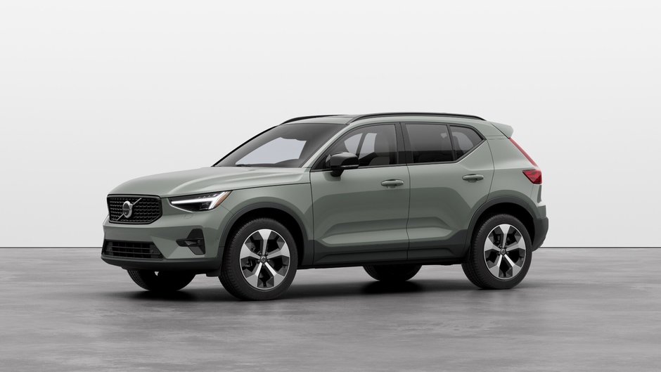 Volvo XC40 Plus Dark 2025-0