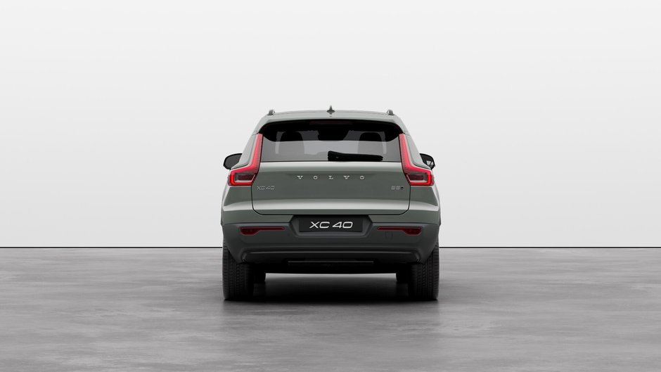 Volvo XC40 Plus Dark 2025-3