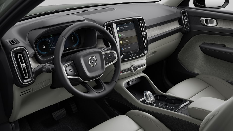 Volvo XC40 Plus Dark 2025-7