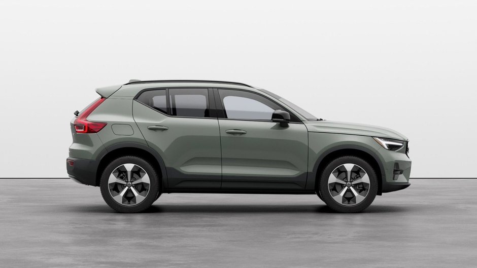 2025 Volvo XC40 Plus Dark Theme-3