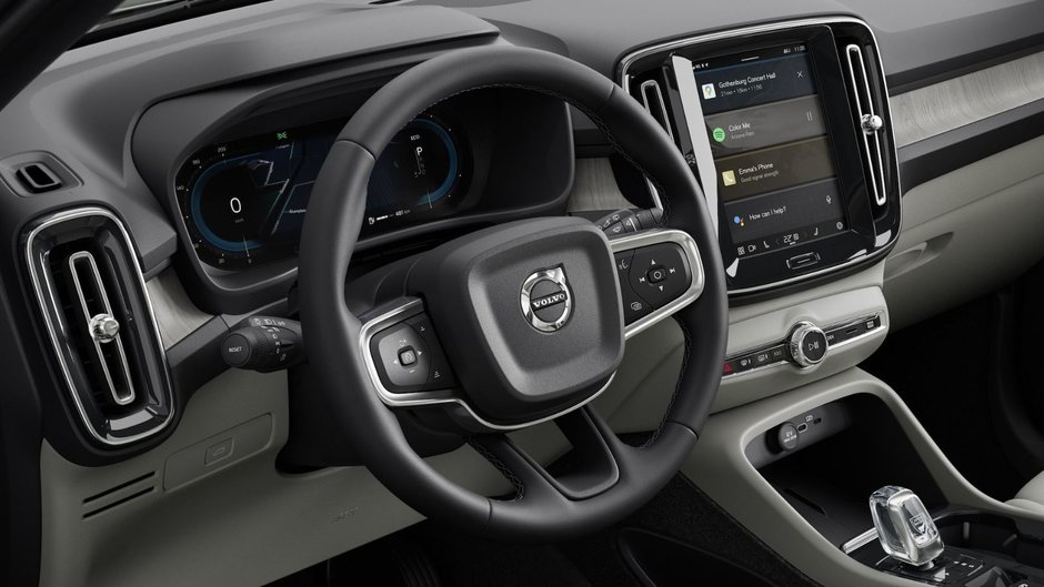 2025 Volvo XC40 Plus Dark Theme-7