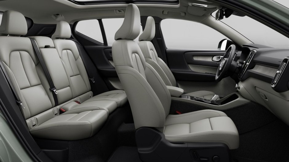 2025 Volvo XC40 Plus Dark Theme-6