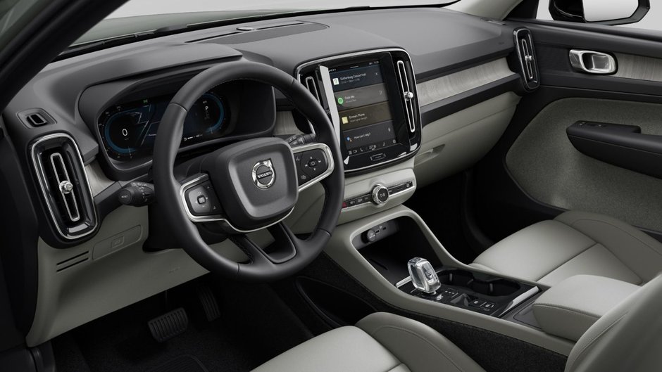 2025 Volvo XC40 Plus Dark Theme-5