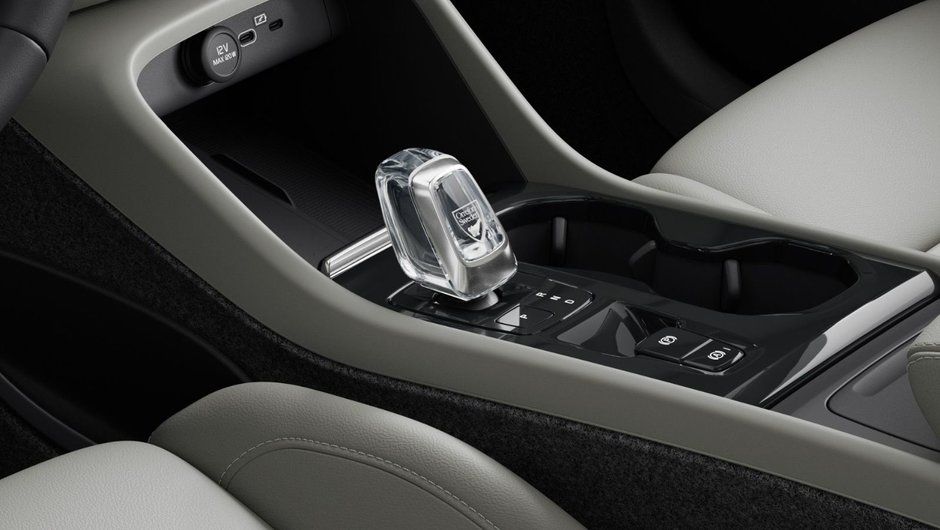 2025 Volvo XC40 Plus Dark Theme-8