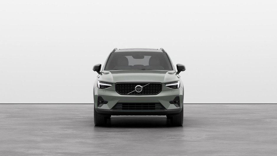 2025 Volvo XC40 Plus Dark Theme-2
