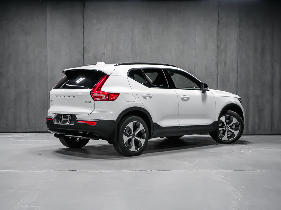 Volvo XC40 Plus Dark 2025-4
