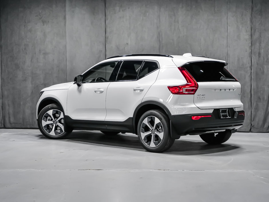 Volvo XC40 Plus Dark 2025-2