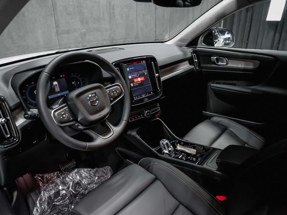 Volvo XC40 Plus Dark 2025-6